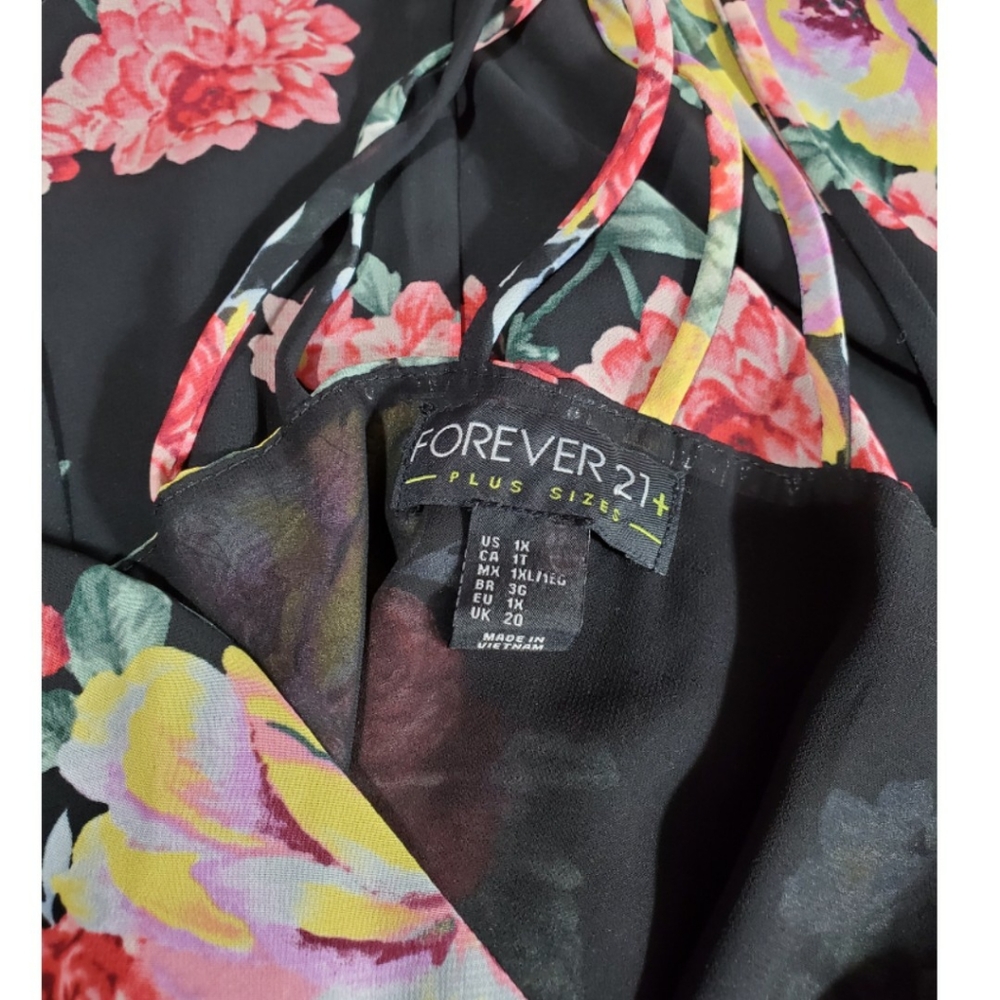 ➕ Forever 21 💜 Floral Romper Criss-cross Back - Picture 7 of 7